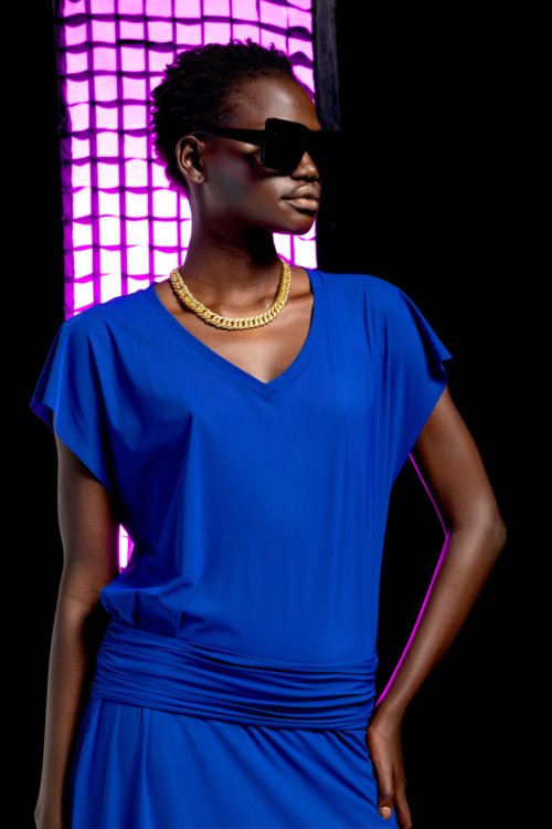 Langes Jerseykleid mit Drapierungen – Bild 5