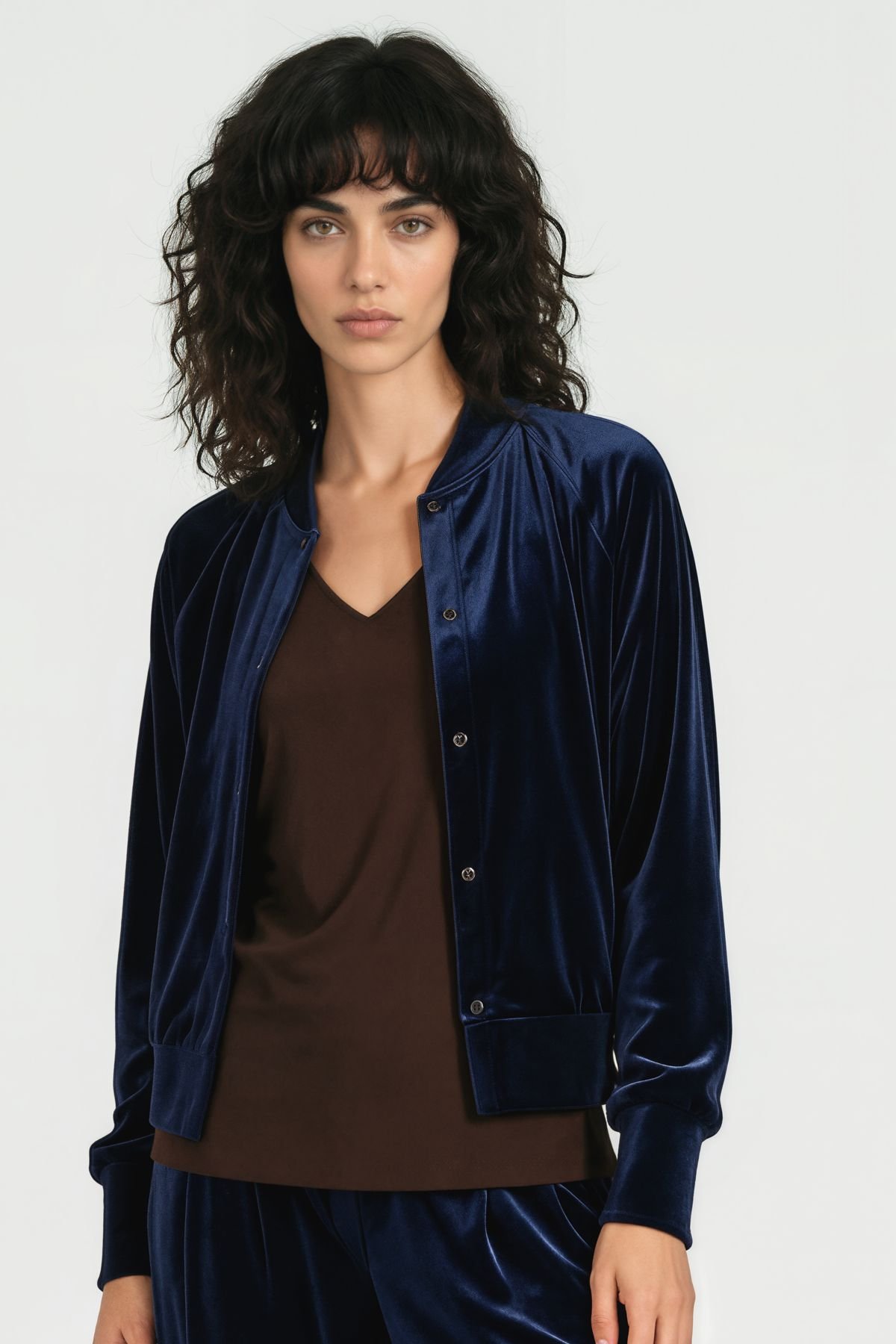 Samtjacke Blau von Harm Jopp Jerseys — am Model