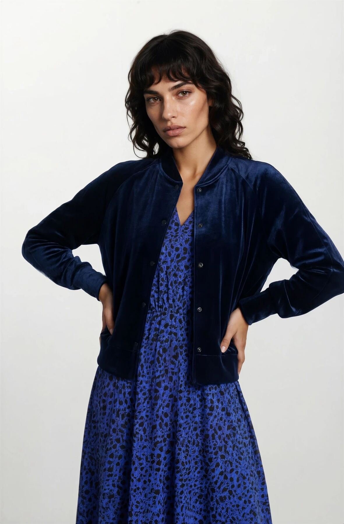 Blouson Samt Blau von Harm Jopp Jerseys — am Model getragen