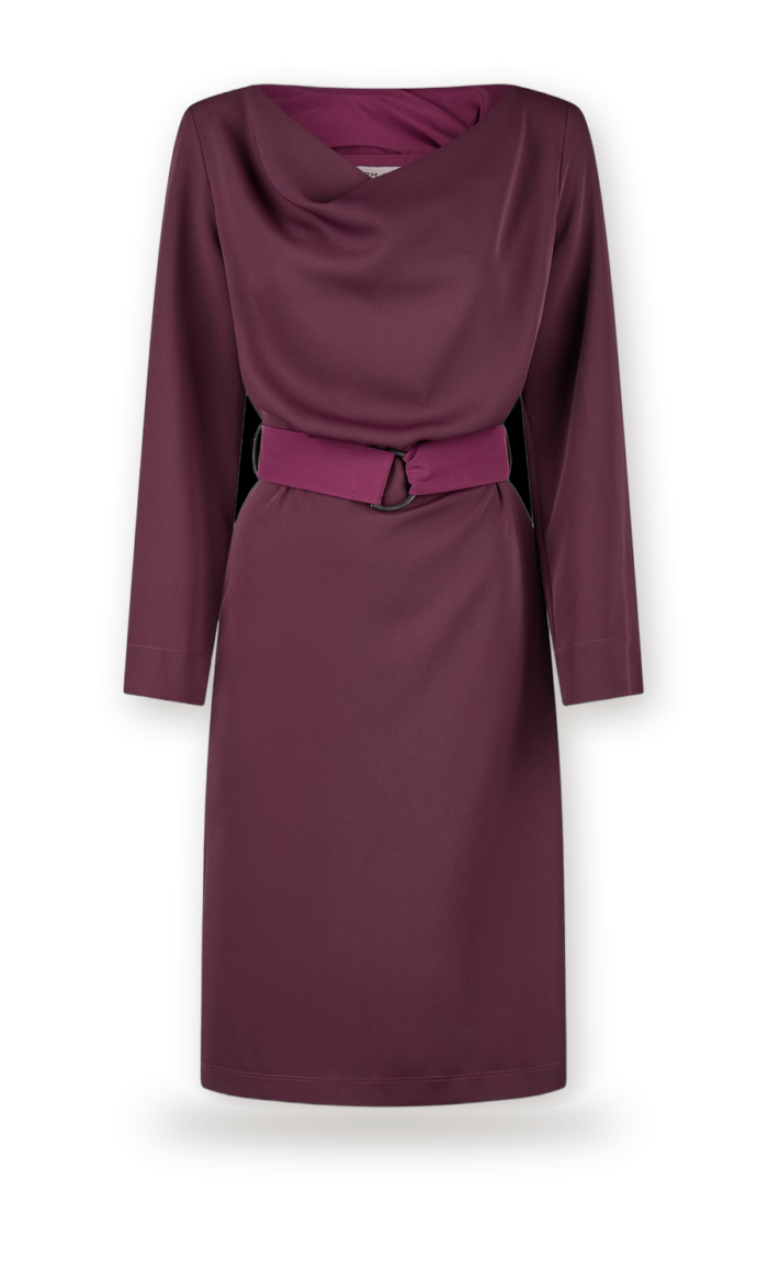 Fall Winter 2026 – Kleid Wasserfallausschnitt Weinrot